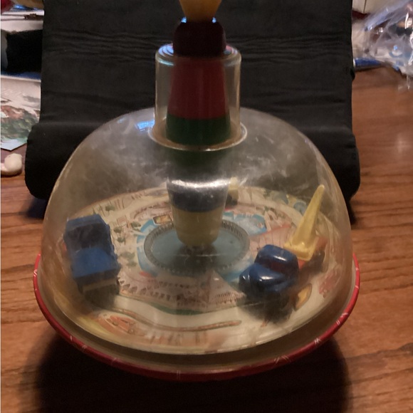 Vintage Spinning Top. Has different vehicles in it. - Picture 8 of 8